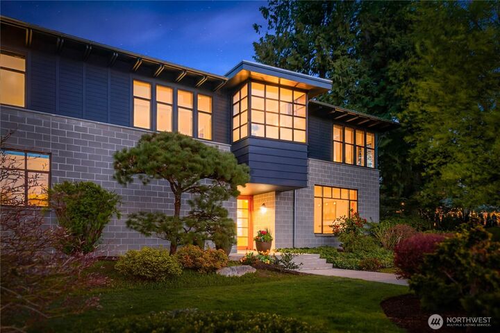 Property Photo:  4218  92nd Avenue NE  WA 98004 