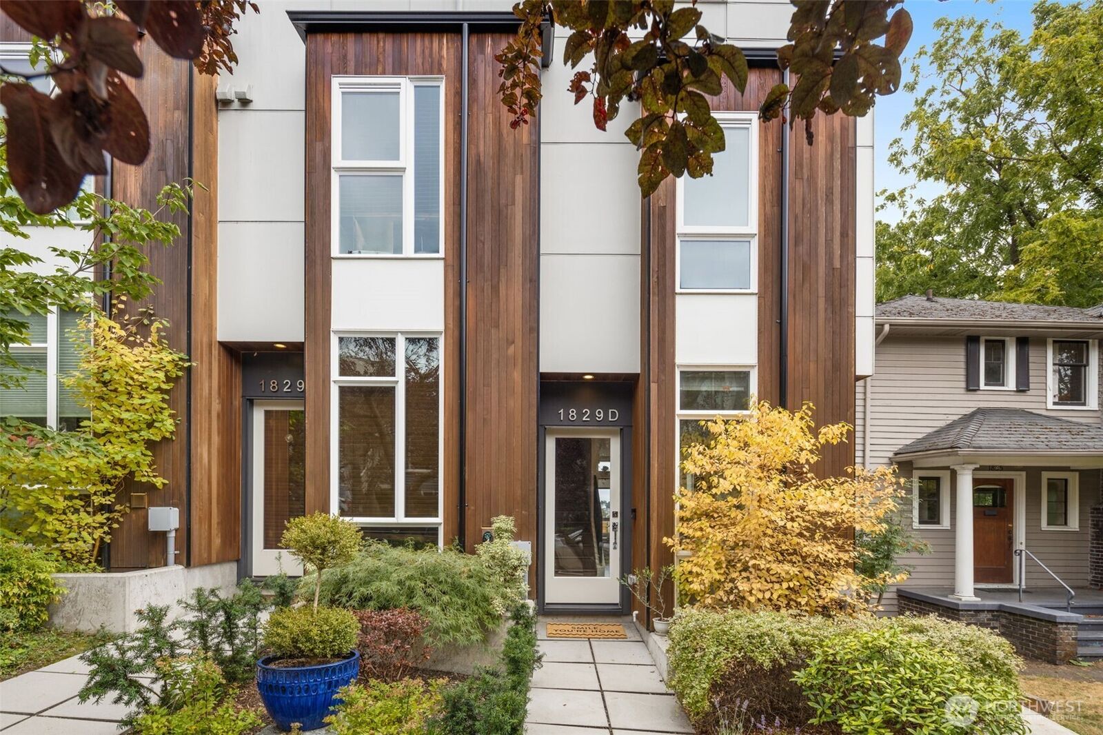 Property Photo: 1829 11 Avenue W D WA 98119