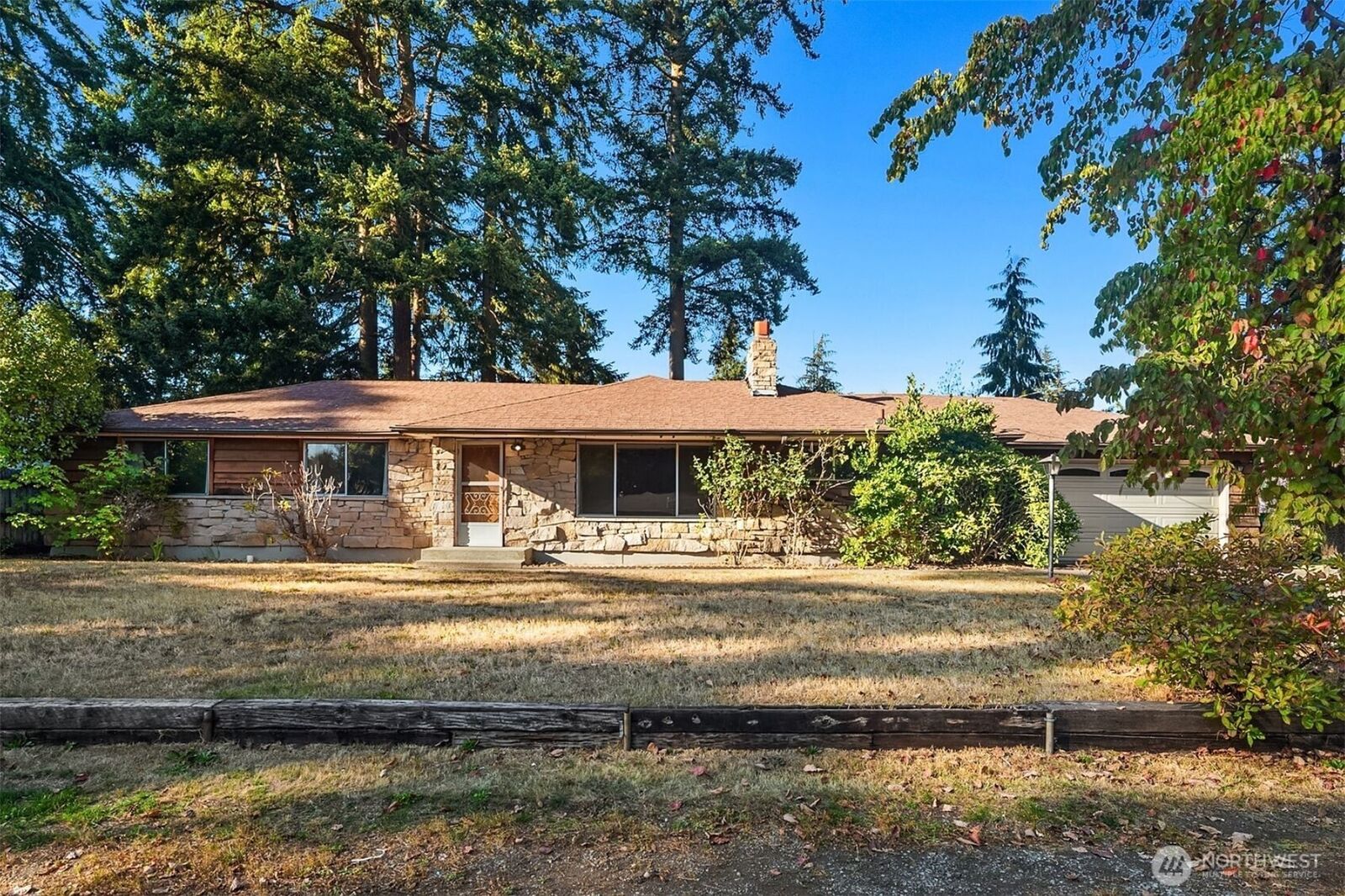 Property Photo:  518 N 198th Street  WA 98133 