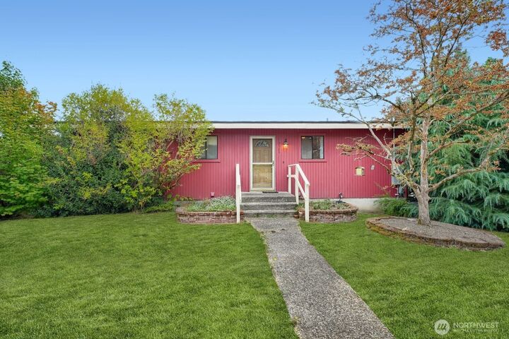 Property Photo: 12524 13th Avenue SW WA 98146
