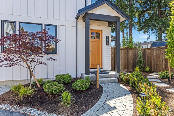 Property Photo:  9309  132nd Avenue NE  WA 98033 
