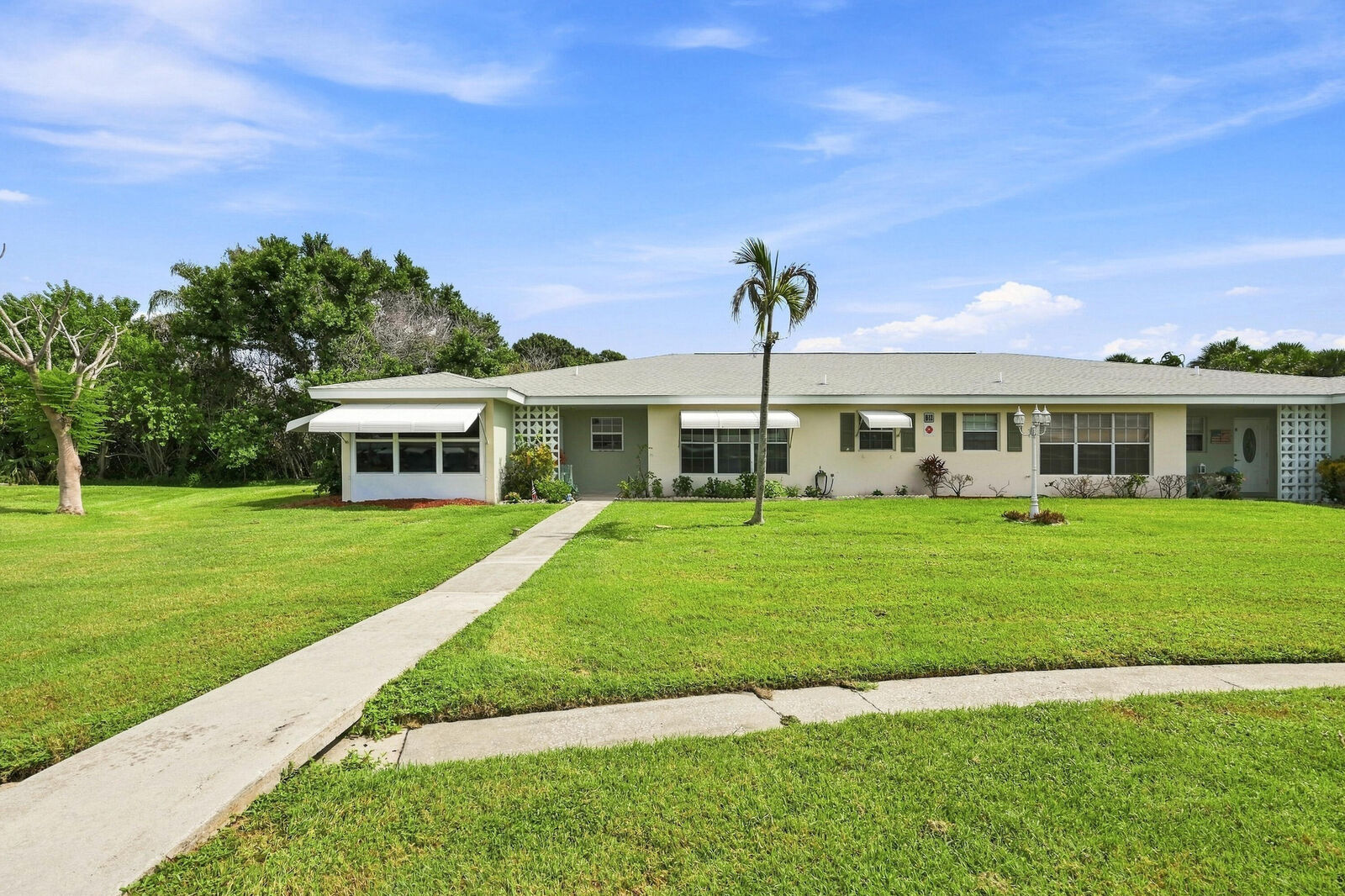 Property Photo:  912 Savannas Point Drive Apt B  FL 34982 