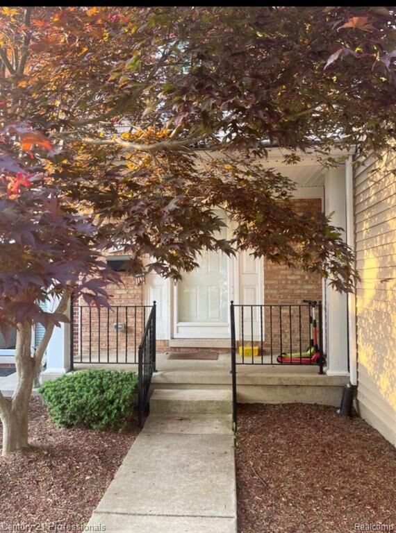 Property Photo:  1542 Brentwood Drive  MI 48098 