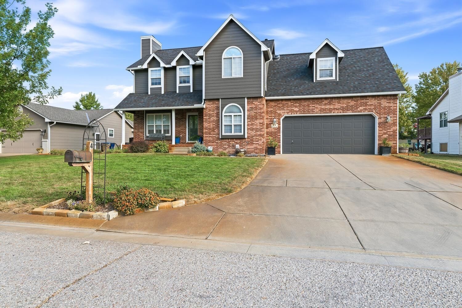 Property Photo:  4 E 2nd Circle  KS 67147 