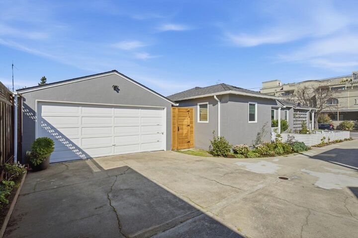 Property Photo: 1510 Jasmine Street CA 94402