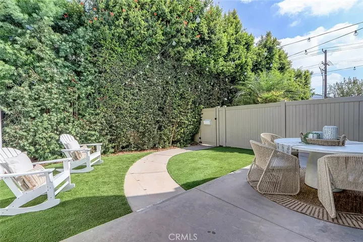 Property Photo:  1921 Carnegie Lane 5  CA 90278 