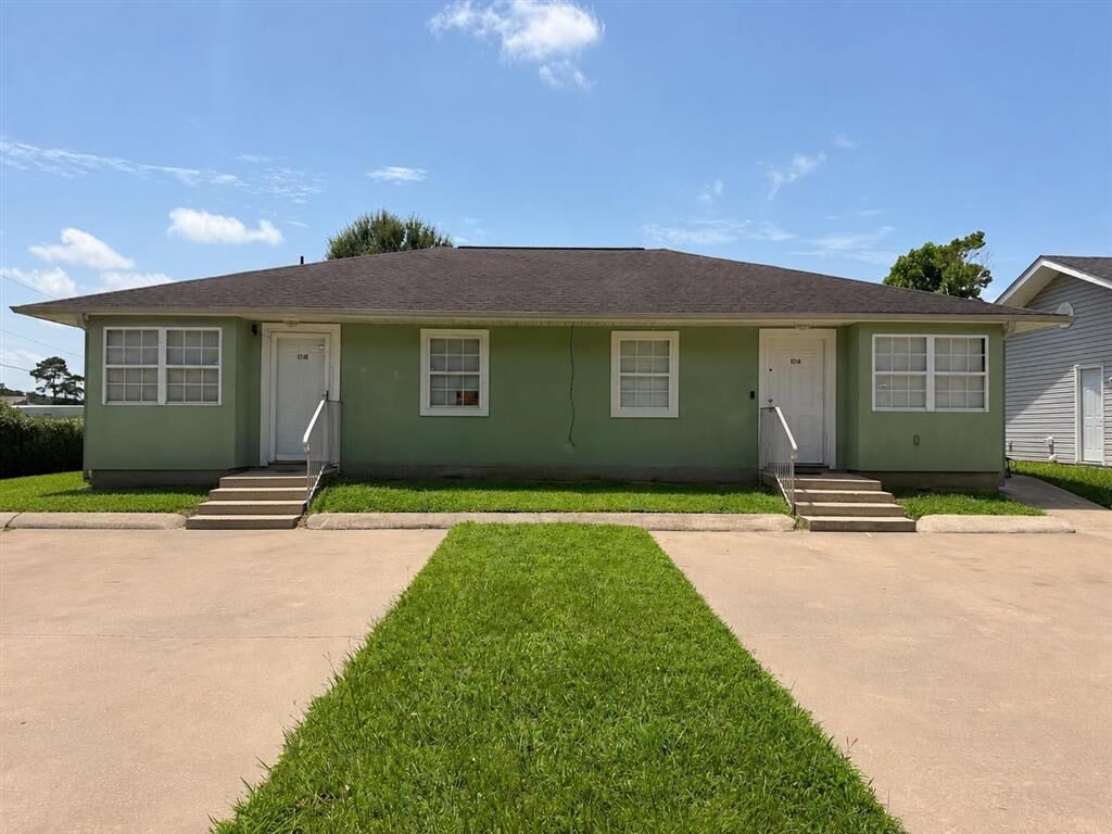 Property Photo:  824 Link Road  LA 70607 