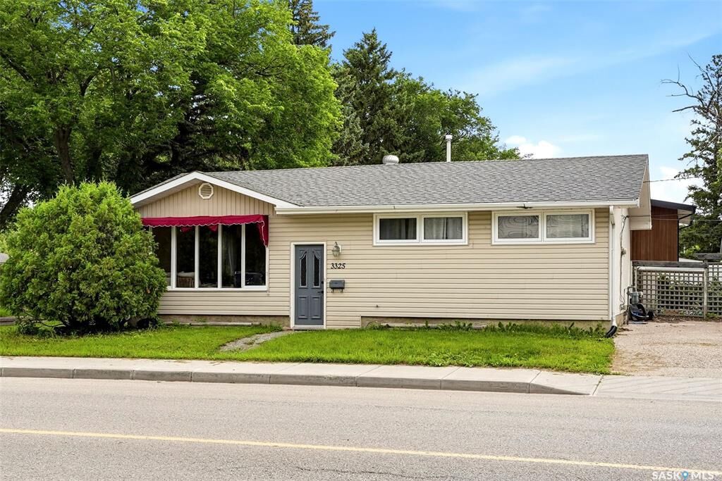 Property Photo:  3325 29th Avenue  SK S4S 2P1 