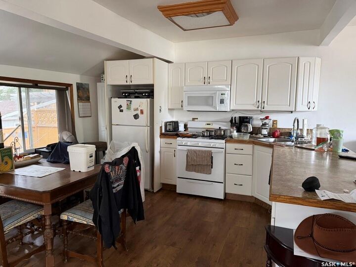 Property Photo:  370 Arthur Street  SK S4R 4X2 