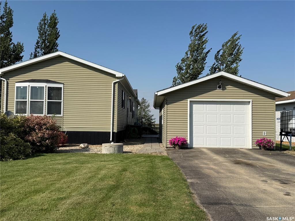 Property Photo:  51 Harbour View Drive  SK S0C 1S0 