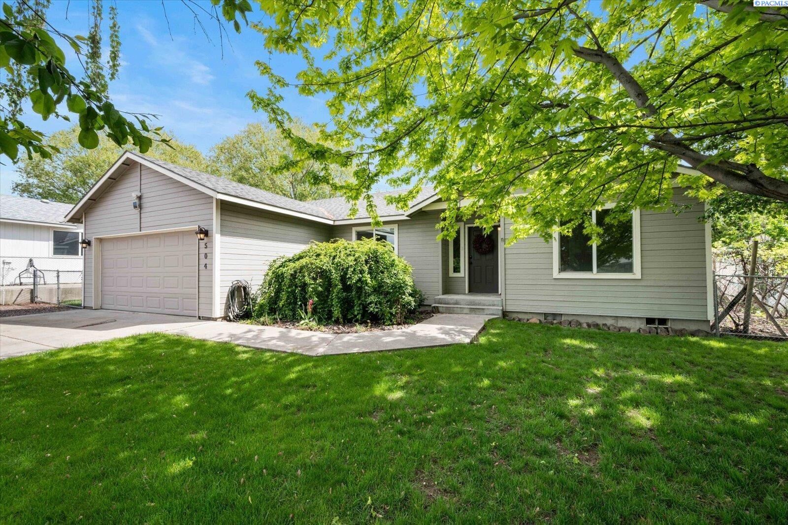 Property Photo: 504 Grader Ct WA 99320
