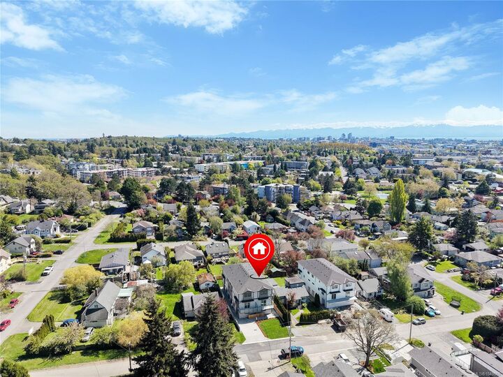 Property Photo:  921 Dale St #2  BC V8X 2V9 