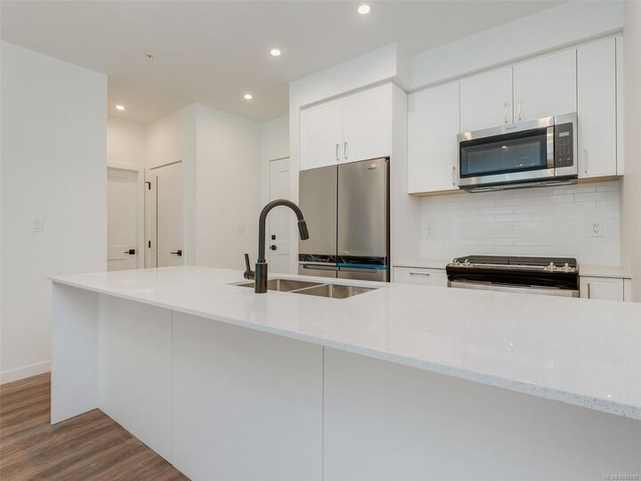 Property Photo:  654 Granderson Rd #511  BC V9B 7B9 