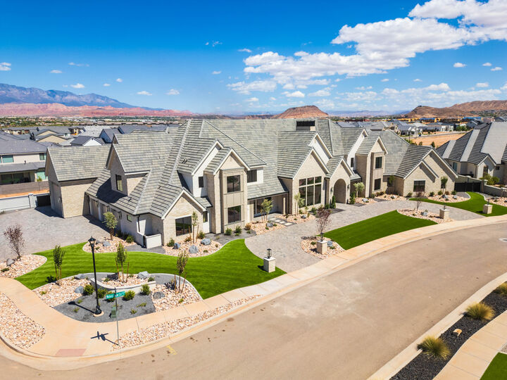 Property Photo:  2585 E Waters Edge Cir  UT 84790 