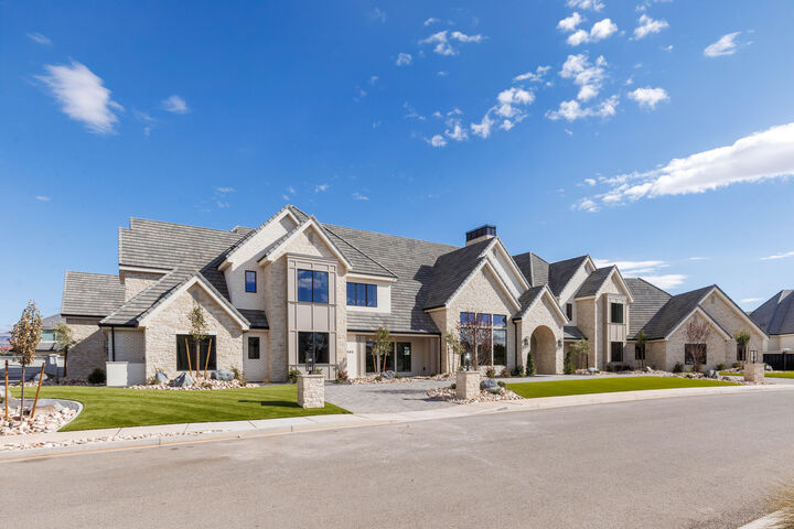 Property Photo:  2585 E Waters Edge Cir  UT 84790 
