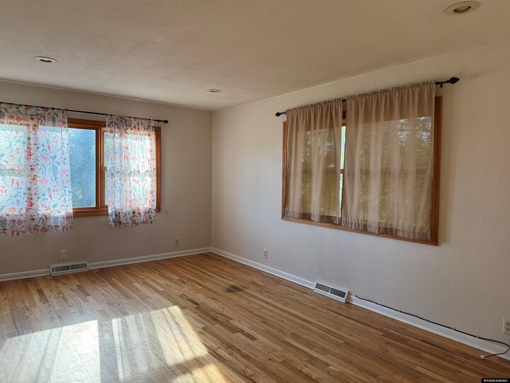 Property Photo: 870 N Desmet Avenue WY 82834