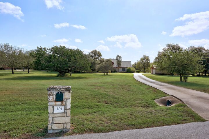 Property Photo:  301 Oak Forest Cove  TX 78610 
