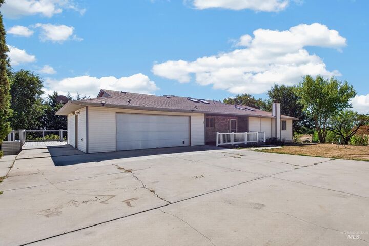 Property Photo: 9590 Foothill Rd ID 83644