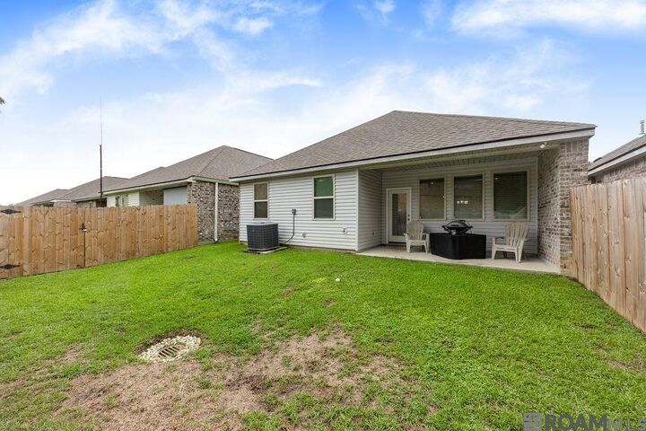 Property Photo: 6443 Tiger Pointe Dr LA 70817