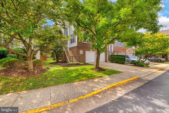 Property Photo: 9331 Branch Side Lane VA 22031