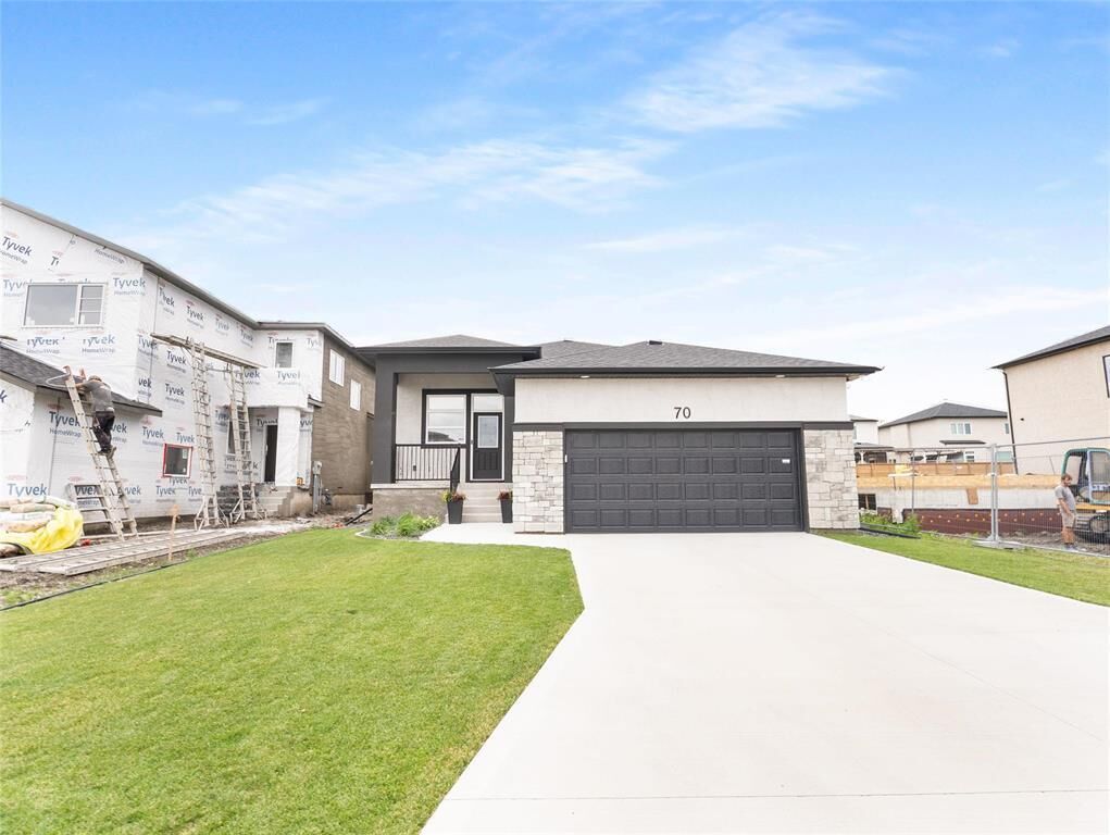 Property Photo:  70 Gardner Trail  MB R2V 5J6 