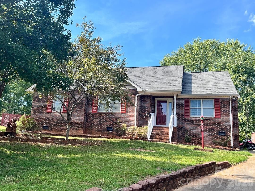Property Photo:  983 Farmington Court  NC 28025 