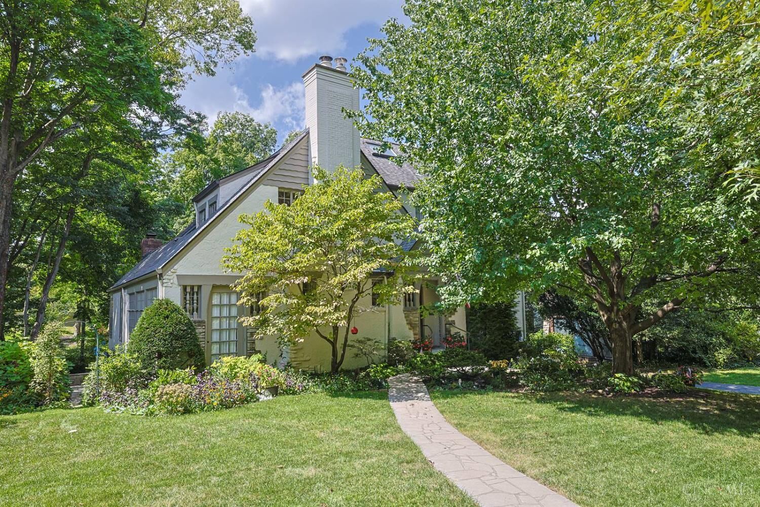 Property Photo: 3621 Victoria Lane OH 45208