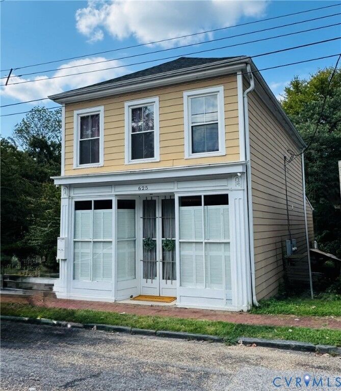 Property Photo:  625 Grove Avenue  VA 23803 