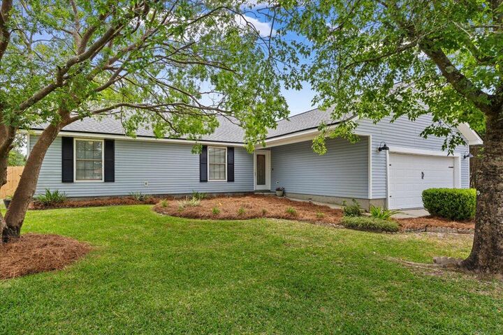 Property Photo: 1938 Iris Lane FL 32566