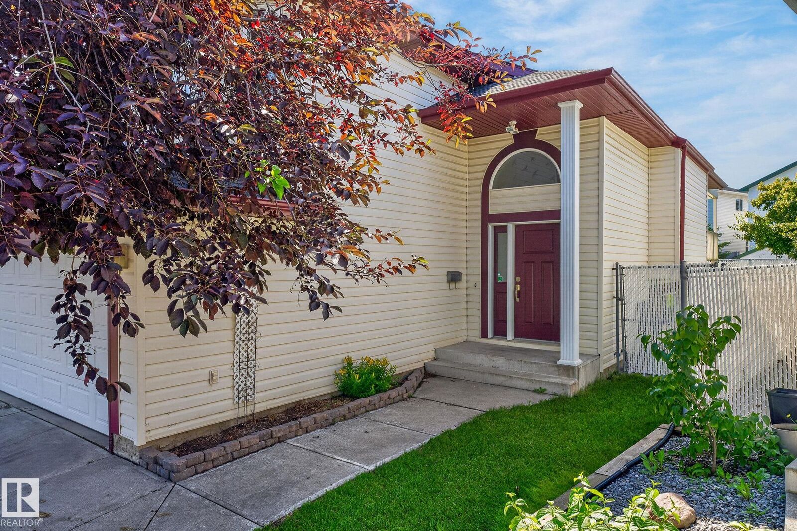 Property Photo:  227 Wyman Lane NW  AB T6T 1M9 