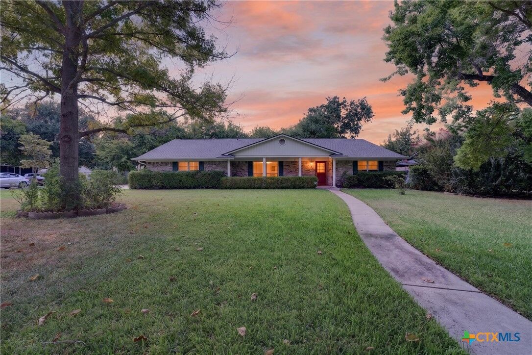 Property Photo: 1714 S Ann Boulevard TX 76548