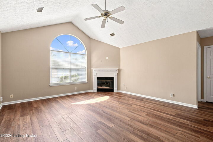 Property Photo:  3919 Village Green Dr  KY 40299 