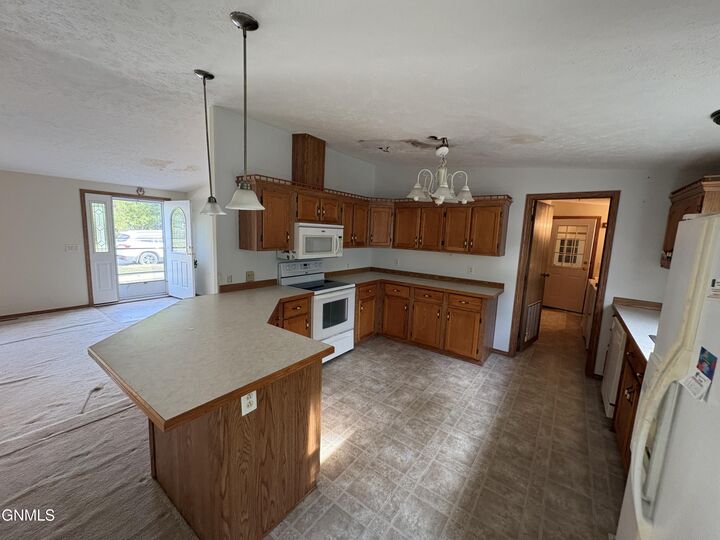 Property Photo:  213 5th Avenue N  ND 58436 