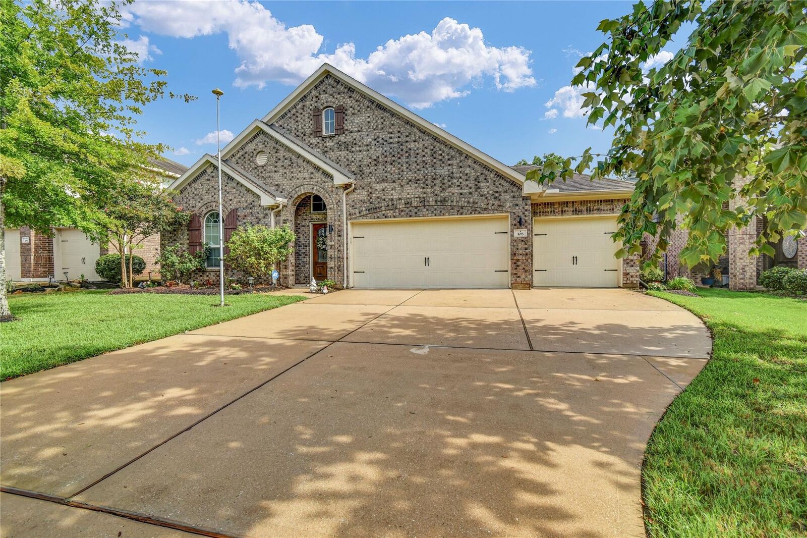 Property Photo: 108 Woodridge Crossing TX 77531