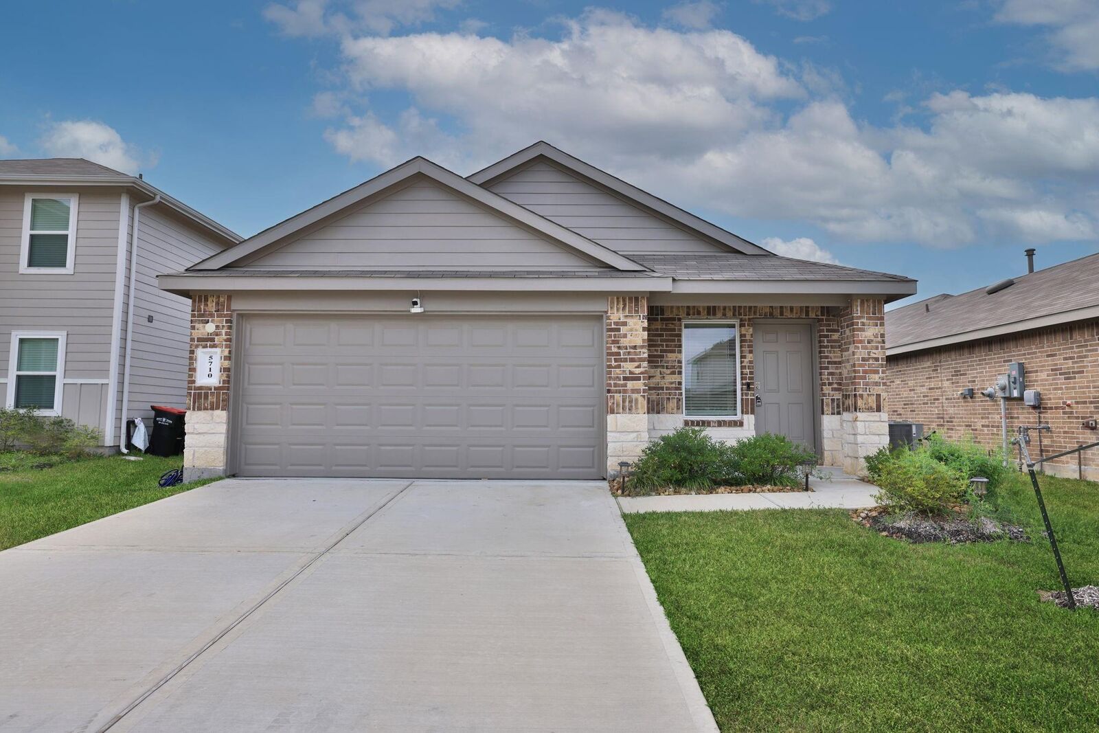 Property Photo:  5710 Vintage Oakmont Drive  TX 77373 