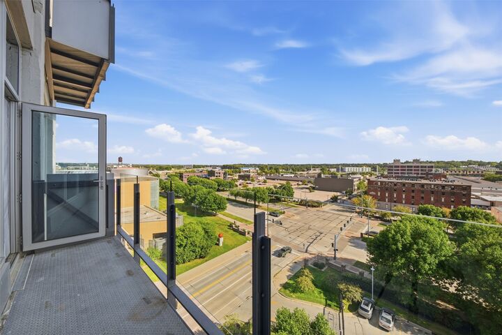 Property Photo:  120 SW 5th Street 704  IA 50309 