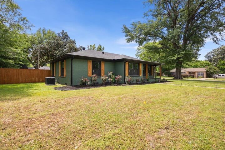 Property Photo: 604 Layton TX 75662