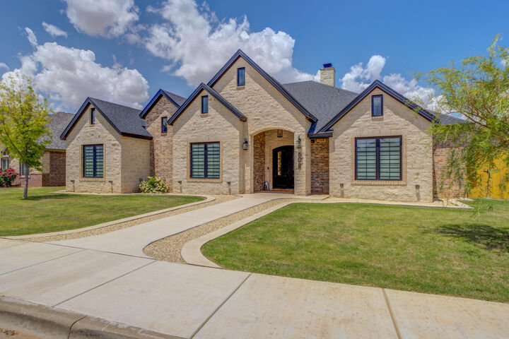 Property Photo: 608 N 11th Street TX 79382