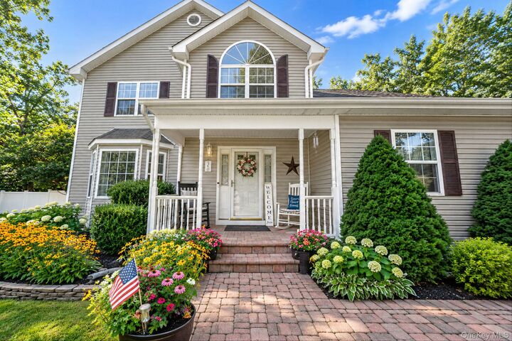 Property Photo:  8 Sommerset Drive  NY 11980 