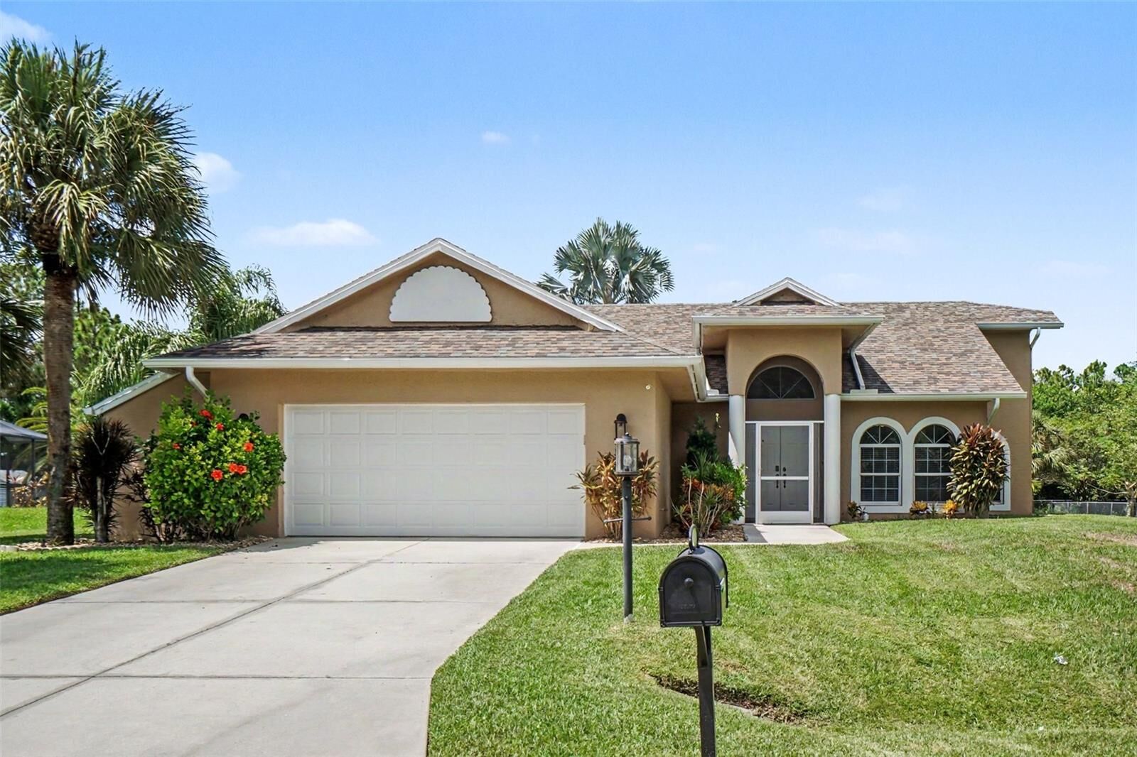 Property Photo:  405 Poinsettia Avenue  FL 33972 