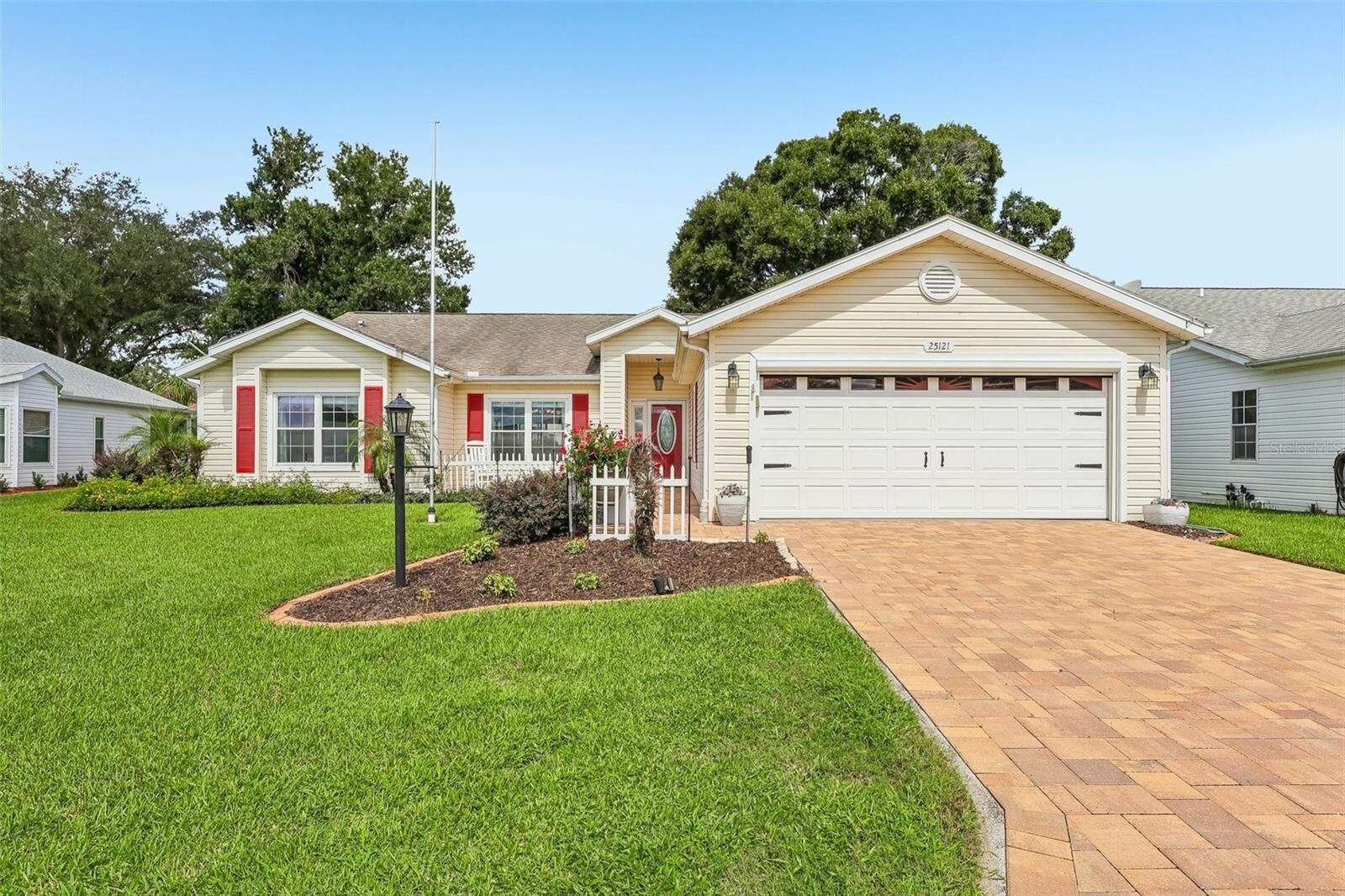 Property Photo: 25121 Meriweather Road FL 34748