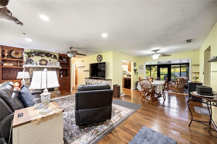 Property Photo: 605 First Avenue FL 32159