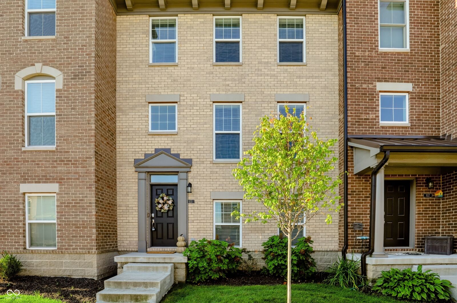 Property Photo:  933 Yorkshire Lane  IN 46077 