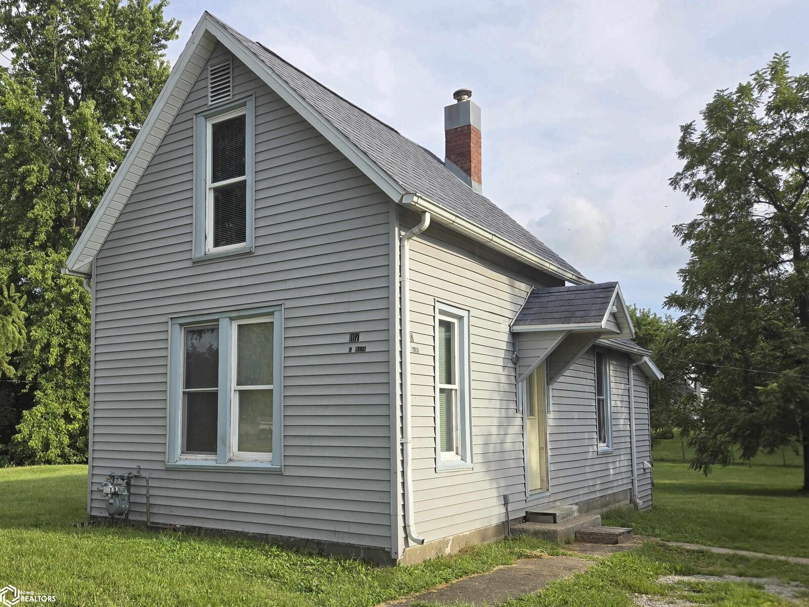 Property Photo:  107 E Maine  IL 62334 