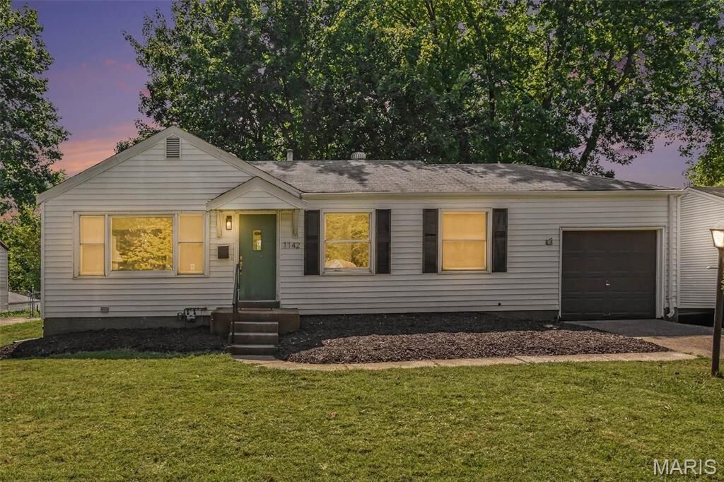 Property Photo: 1142 Laire Drive MO 63137