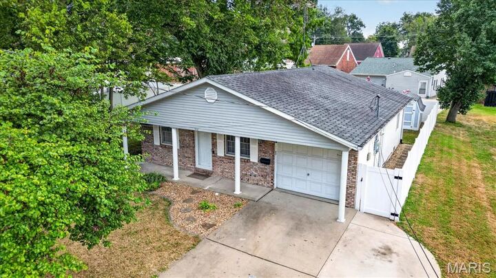 Property Photo:  912 W Church Street  IL 62258 