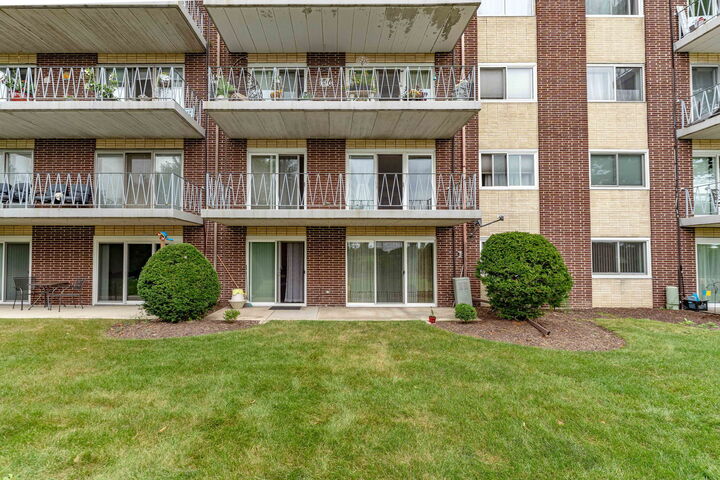Property Photo: 2900 Maple Avenue 18A IL 60515