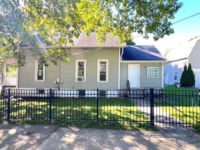 Property Photo:  952 Larkin Avenue  IL 60123 