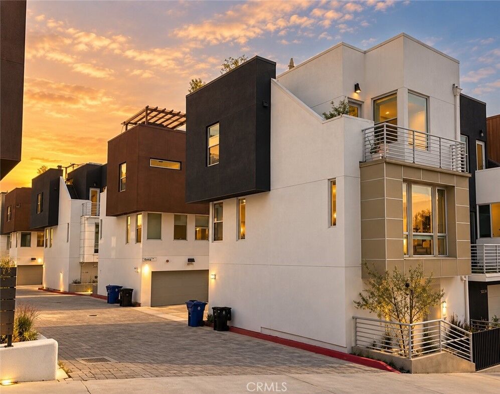 Property Photo: 2207 Selig CA 90026