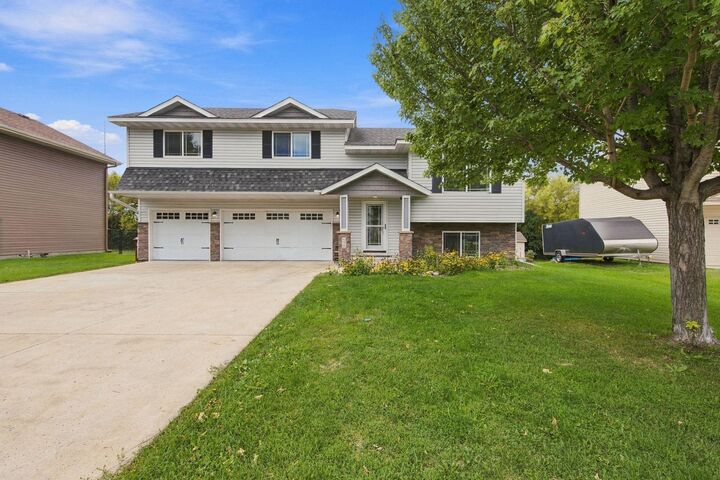 Property Photo: 609 Ingalls Drive MN 55313